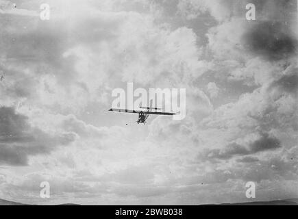 Bemerkenswerte Motorless Aviation Treffen Allens Maschine im Flug 12 August 1922 Stockfoto