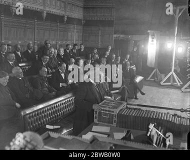 MP s für den Navy League Film mit dem Titel "Es ist für England" gefilmt. M P s haben eine spezielle Sitzung für den Film . Der Erlös wird an die Naval Charities übergeben werden. Am Versandkasten, House of Commons. 26. Oktober 1916 Stockfoto