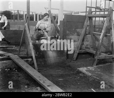 Betonhäuser in Harlow , Essex Zementblöcke im Zuge der Konstruktion 16 September 1919 Stockfoto