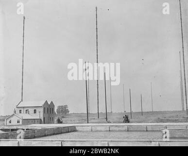 Verbindung des Imperiums durch drahtlose Kette Herr Kellaway der Postmaster General eröffnete am Donnerstag die erste Station der Imperial Wireless Kette in Leafield bei Oxford, das Eyriel , Kraftwerk und Kühltank 18 August 1921 Stockfoto