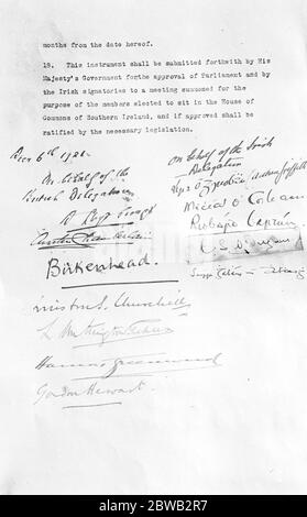 Die Unterschriften der historischen Abkommen zwischen der Regierung und Sinn Fein die letzte Seite des historischen Abkommens zwischen der Regierung und Sinn Fein 6. Dezember 1921 Unterzeichner David Lloyd George Austen Chamberlain Birkenhead Winston Churchill L Worthington-Evans Hammar Greenwood Gordon Hewart Arthur Griffiths Michael Collins Robert Barton Eamon Duggan George Gavan Duffy Stockfoto