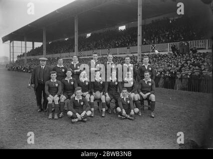 Five Nations - Swansea, 19. Januar 1924 Wales 9 - 17 England Wales Team no order Joe Rees (c) , W Melbourne Thomas , Arthur Cornish , Hunt Davies , Codger Johnson , Albert Owen , Edward Watkins , Tom Jones , Charlie Pugh , Glyn Morris , Ivor Thomas , Andy Evans , Steve Morris , William Ould und Ivor Jones 19. Januar 1924 Stockfoto