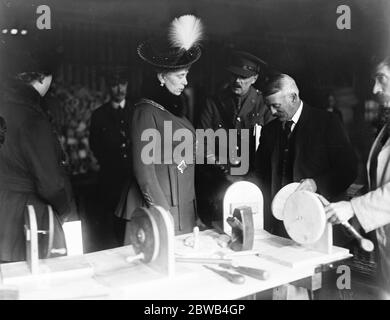 Die Königin besucht die Werft Woolwich London am 19. Oktober 1917 Stockfoto