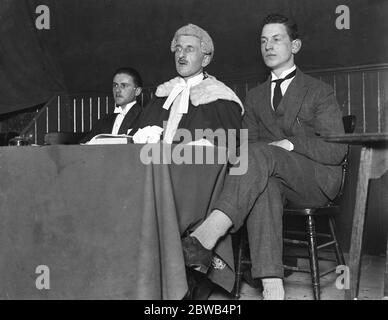 Cambridge undergraduates ' Mock Trial ' in Alexandria Hall - ' Rex gegen Harold Wendover ' seine Herrschaft ( Dr. P H Winfield ) 28 November 1922 Stockfoto