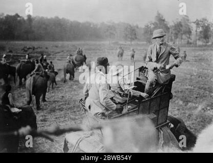 General Bruce auf Rekord Tiger Shooting Expedition . General Bruce , der Leiter der Mount Everest Expedition, nahm als Gast von Oberstleutnant W F O ' Connor an einer Tiger-Schießexpedition in Nepal Teil, 22. Juli 1924 Stockfoto