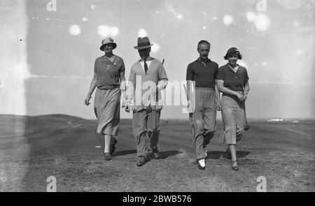 Die Annaly Challenge Cup Turnier im Prince ' s Golf Club , Sandwich , Kent . Von links nach rechts; Lady Broome , Mr F W Lund , Captain und Lady Doris Gunstone 1933 Stockfoto