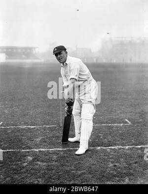 Die südafrikanische Cricket-Team in der Praxis in Kennington Oval. G Hearne (South Western Districts), ein aufklatschenden Batsman des aggressiven Typs. 23. April 1924 Stockfoto