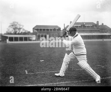 Südafrikanische Cricketspieler üben an der Oval . George Hearne, so dass ein Quadrat aus. 26. April 1924 Stockfoto