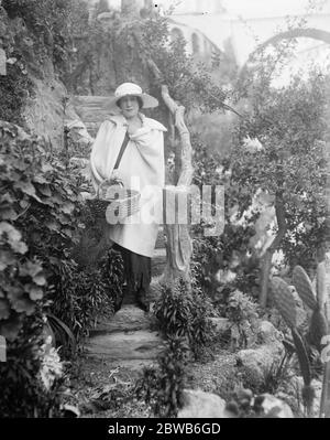 Lady De Bathe an der Riviera Lady de Bathe ( Miss Lillie Langtry ) in Monte Carlo 6 Februar 1923 Stockfoto