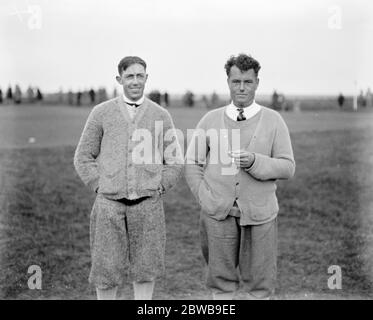 Amateur Golf Championship bei Deal , Kent . Von links nach rechts ; Francis Ouimet ( USA ) und C J H Tolley ( Rye ) , zwei der letzten acht Konkurrenten . 12 Mai 1923 Stockfoto