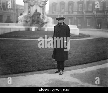 Erste Sitzung des irischen Senats des Freistaates in Dublin . Herr W. B. Yeats , Dichter und Dramatiker , kommt an. 12 Dezember 1922 Stockfoto