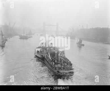 Royal Sovereign nimmt ihre Segeltörns wieder auf. Die Royal Sovereign wieder ihre täglichen Fahrten von der Old Swan Pier, London Bridge, Southend, Margate und Ramsgate. 31 Mai 1924 Stockfoto