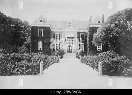 Die Ex - Kaiser 's Hochzeit . Die Vorderseite des Doorn Castle , zeigt die neue Flug aus Marmor Stufen an der Haustür . Diese wurden speziell für die Braut gemacht, um aufzusteigen. November 1922 Stockfoto