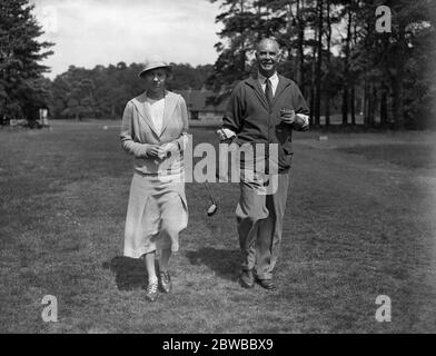 Damen gegen Herren im New Zealand Golf Club . Miss Joyce Wethered und Major G Le Roy Burnham. 1936 Stockfoto