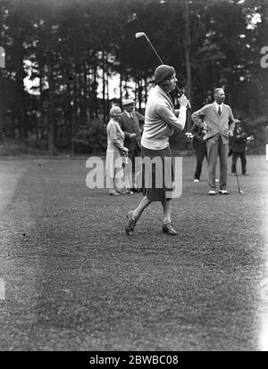 Männer gegen Frauen Golf im neuseeländischen Club, Byfleet Miss Joyce Wethered 1931 Stockfoto