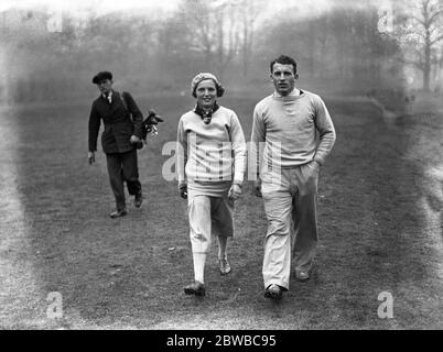 Miss Diana Fishwick 's Ladies / die Outlaws (Oxford University) in Ashridge, Berkhamps Tead. Miss Diana Fishwick und K C Fyfe , die schottische internationale und Cambridge Rugby-Spieler. 1935 Stockfoto