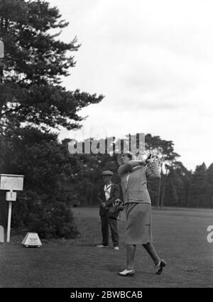 Männer gegen Frauen Golf im neuseeländischen Club, Byfleet Mrs Dudley Charles 1931 Stockfoto