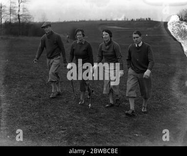 Miss Fishwick 's Ladies / Oxford University in Beaconsfield. A A Duncan, Miss Molly Gourlay, Miss Phyllis Wade und J J F Pennink. 1935 Stockfoto