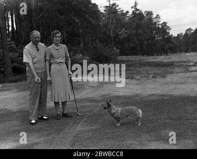 Damen gegen Herren im New Zealand Golf Club . Col G D Hannay und Mrs A J Boyd 1939 Stockfoto