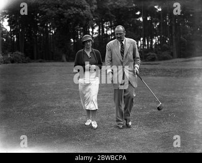 Damen gegen Herren im New Zealand Golf Club . Frau Molly Gourlay und Herr JS F Morrison . 1936 Stockfoto