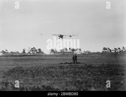 Das Schwanzlose Flugzeug, entworfen von Capt G T R Hill, MC. Im Flug. 27. April 1926 Stockfoto