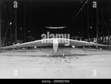 Das Schwanzlose Flugzeug , entworfen von Capt G T R Hill , MC . Eine Rückansicht des schwanzlosen Flugzeugs, außerhalb seines Hangars. 27. April 1926 Stockfoto