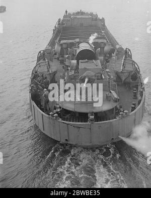 Ein bewaffneter Kaufmann in der Themse 27. September 1939 Stockfoto