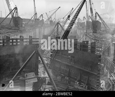 Eine Arbeit an der neuen Tilbury Docks Erweiterung der neuen 1 , 000 Fuß Schloss im Laufe der Konstruktion Stockfoto