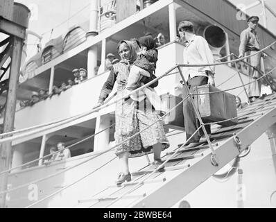 Polnische Flüchtlinge aus dem polnischen Dampfer ' Warszawa ' in der Themse 29 August 1939 aussteigen Stockfoto