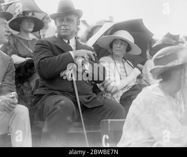 Polo in Hurlingham -Finale des Whitney Cup , Argentinien gegen Quidnuncs Argentinien ( Auswärtstor ) gegen Quidnuncs Sir Eric Geddes 28. Mai 1922 Stockfoto