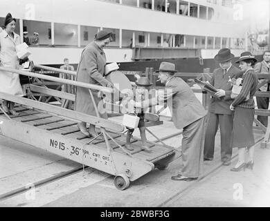 Deutsche jüdische Flüchtlinge kommen auf dem Linienschiff "Rakotis" 21 Juni 1939 Stockfoto