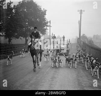 Die Garth Pack durch Wellington College Village 9 Oktober 1927 Stockfoto