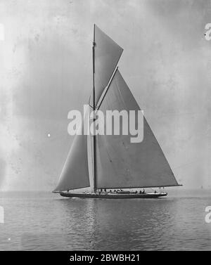 Shamrock IV unter Segel . 10. Oktober 1919 Stockfoto