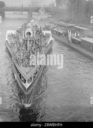 Die 'Royal Soveriegn' verlässt Old Swan Pier auf ihrer ersten Reise der Saison 30 Mai 1925 Stockfoto