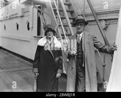 SS Berengaria Ankunft in Southampton Herr Pat Sullivan ( Schöpfer von " Felix die Katze " ) mit Frau Sullivan Stockfoto