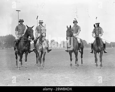 Polo im Roehampton Club - Optimisten gegen Someries Haus offene Herausforderung Cup Finale die Gewinner, Someries D . Dawnay, G. E. Prior Palmer, A M Hobburgh Porter und Colnel Sir Harold Wernher 27 May 1939 Stockfoto