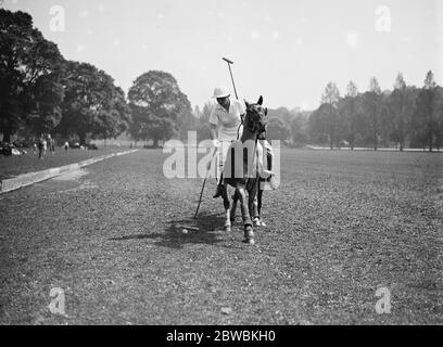 Der Southdown Ladies Polo Club. Im Spiel auf dem Royal Artillery Ground im Preston Park, Brighton, Sussex. 1933 Stockfoto