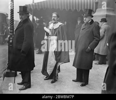 Staatseröffnung des Parlaments durch den König Lord Crewe und den Earl of Crawford Verlassen des House of Lords , Westminster , Lonodn 14 Dezember 1921 Stockfoto