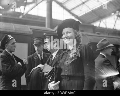 In Waterloo bei der Ankunft aus den USA Miss Patricia Ziegfeld , Tochter des verstorbenen Produzenten 10. Januar 1935 Stockfoto