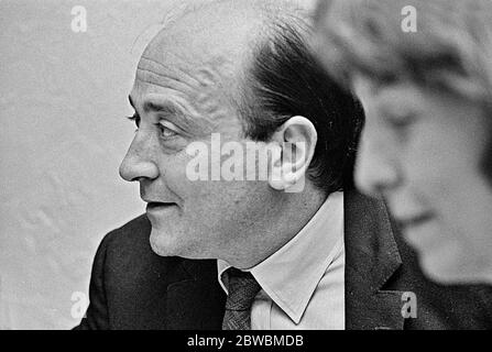 Regisseur Karel Reisz trifft die Presse bei der Premiere von MORGAN in Stockholm Schweden 1966 Stockfoto