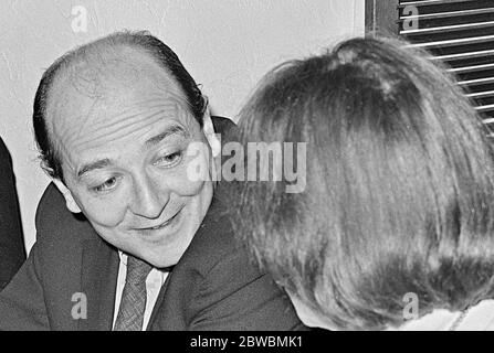 Regisseur Karel Reisz trifft die Presse bei der Premiere von MORGAN in Stockholm Schweden 1966 Stockfoto