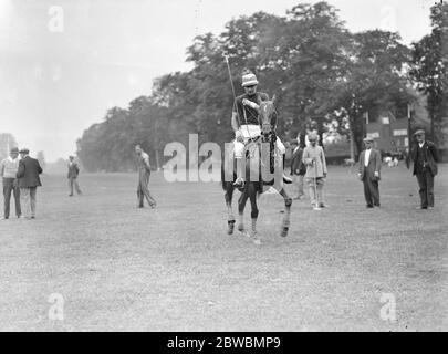 Polo im Roehampton Club - Optimisten gegen Someries Haus offene Herausforderung Cup Finale Maharajar Kumar Prithi Singh ( Optimisten ) 27 Mai 1939 Stockfoto