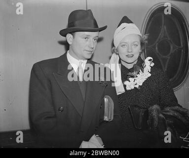 In Waterloo bei der Ankunft aus New York Miss Evelyn Laye und ihr Mann, Herr Frank Lawton 1. März 1937 Stockfoto