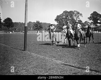 Der Southdown Ladies Polo Club. Im Spiel auf dem Royal Artillery Ground im Preston Park, Brighton, Sussex. 1933 Stockfoto