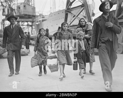 Polnische Flüchtlinge aus dem polnischen Dampfer ' Warszawa ' in der Themse 29 August 1939 aussteigen Stockfoto