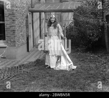 Miss Olive Sutcliffe, London 's May Queen. 30. April 1919 Stockfoto