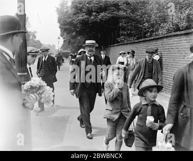 Varsity Cricket auf Lord's Cricket Ground, London . Cambridge gegen Oxford Lord Deerhurst Ankunft 10 Juli 1922 Stockfoto