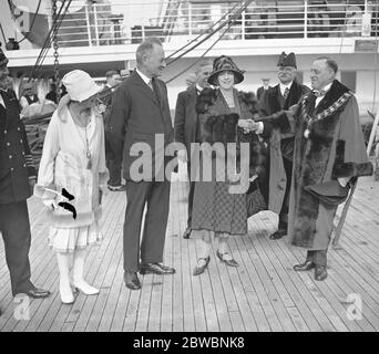 An Bord der SS Empress of France, Southampton Lord und Lady Byng vom Bürgermeister von Southampton begrüßt Stockfoto