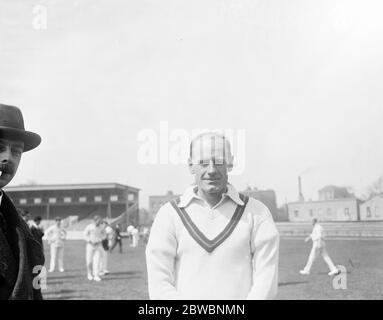 Südafrikanische Cricketspieler üben im Oval , London Mick Commaille 26 April 1924 Stockfoto