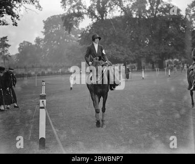 Ladies Mounted Sports in Ranelagh Lady Dorothy Moore 1925 Stockfoto